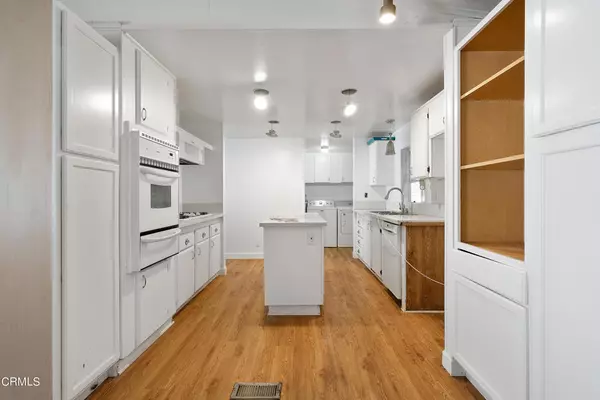 Newbury Park, CA 91320,223 Vista Bonita #223