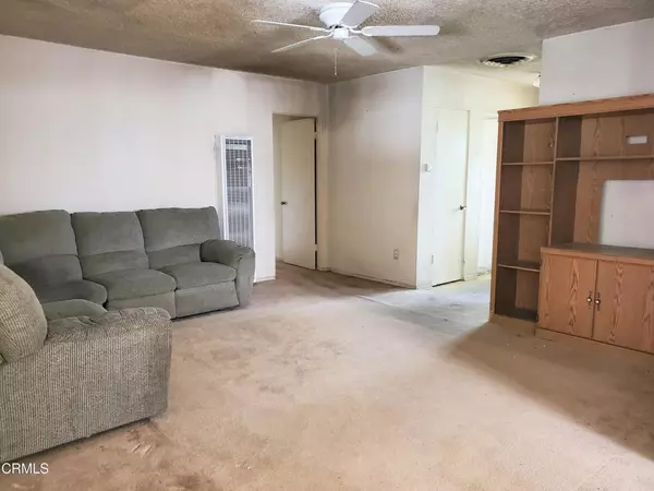 Reseda, CA 91335,8018 Hesperia AVE