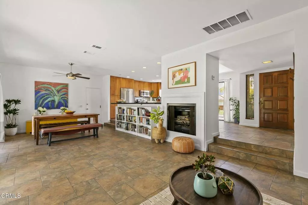 Ojai, CA 93023,711 Country DR