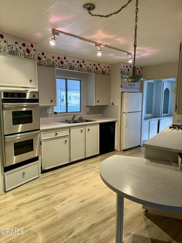 19 Irena AVE #106, Camarillo, CA 93012