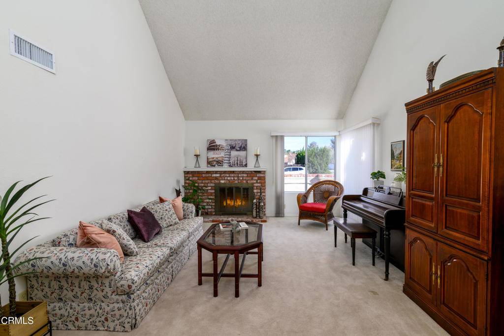 Camarillo, CA 93012,5202 Mariposa PL
