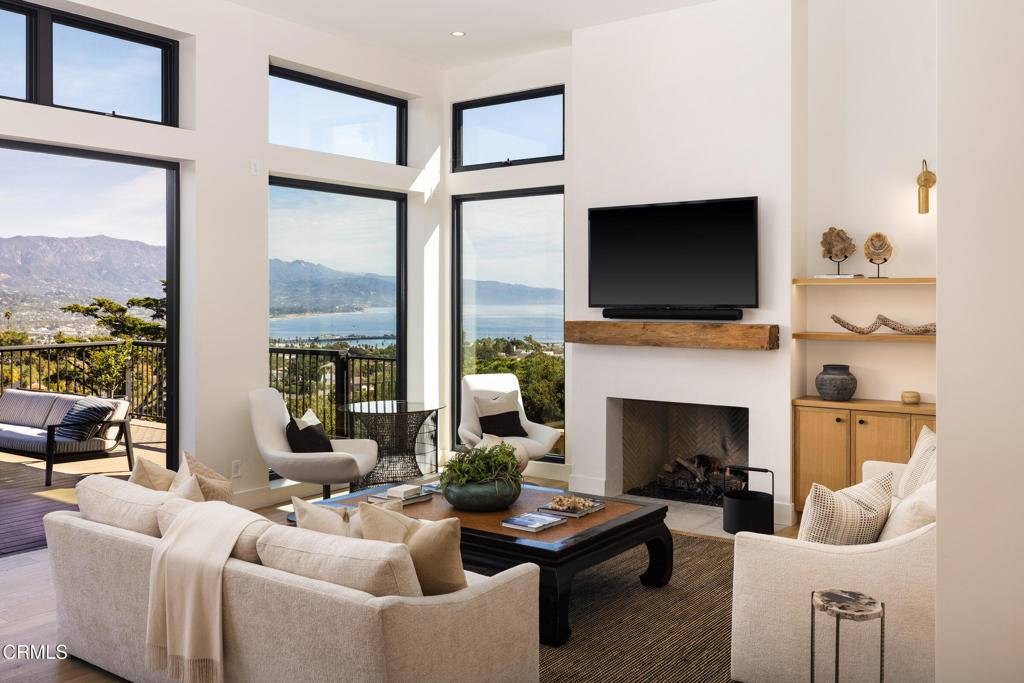 Santa Barbara, CA 93109,1103 Harbor Hills DR