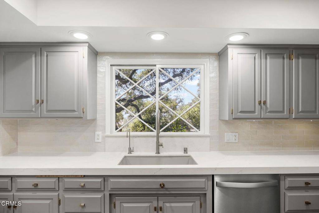 Oak View, CA 93022,1990 Valley Meadow DR