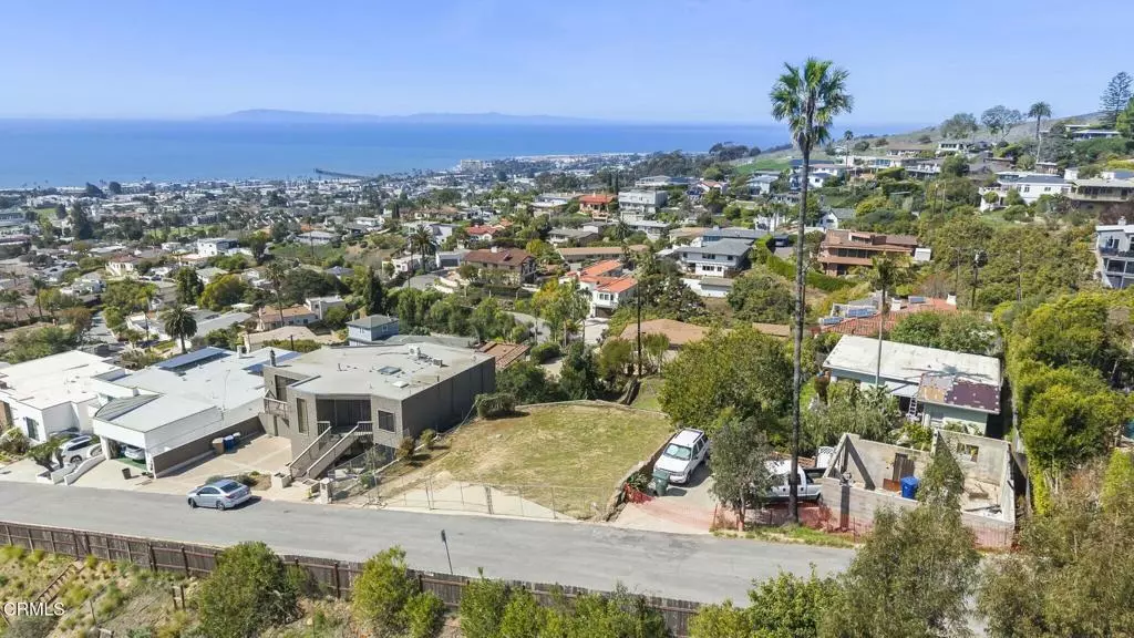Ventura, CA 93001,445 Lupine WAY