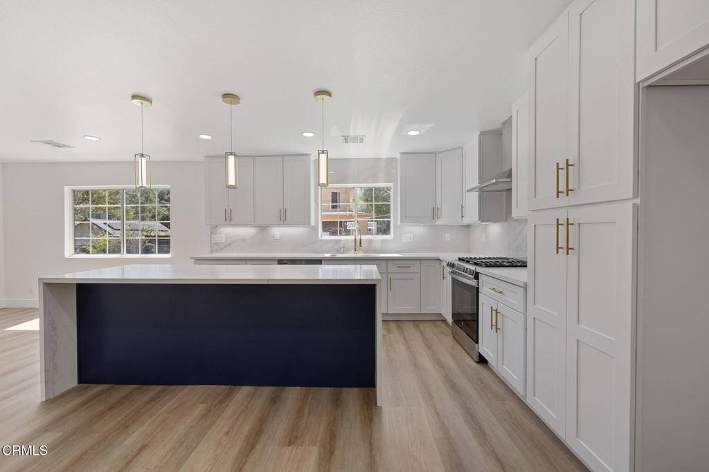 Simi Valley, CA 93063,6015 Peppertree LN
