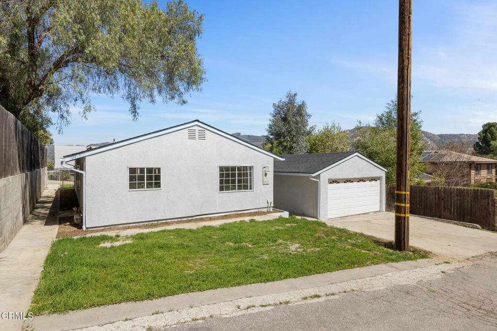 Simi Valley, CA 93063,6015 Peppertree LN