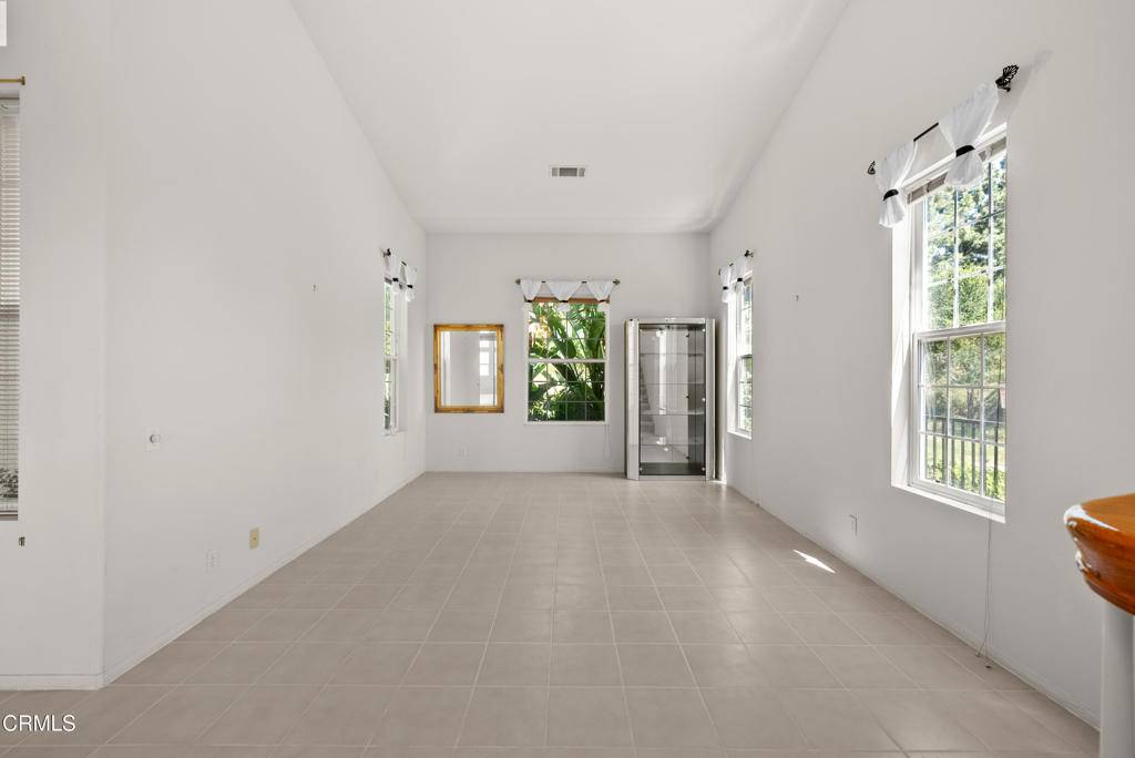 Santa Paula, CA 93060,964 Vista Pointe PL