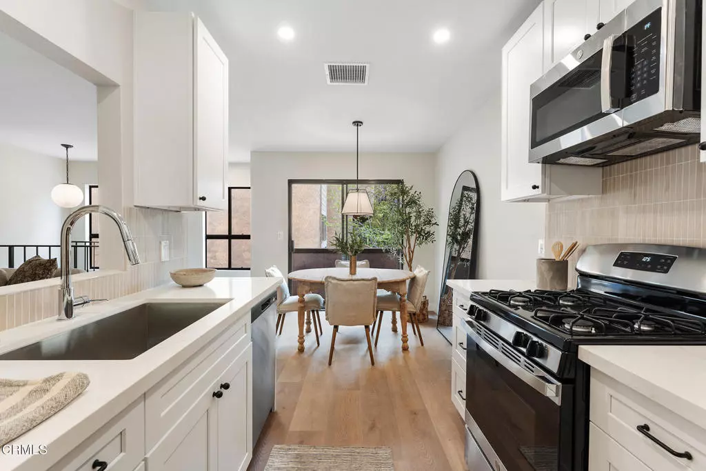 Agoura Hills, CA 91301,5322 Colodny DR #5