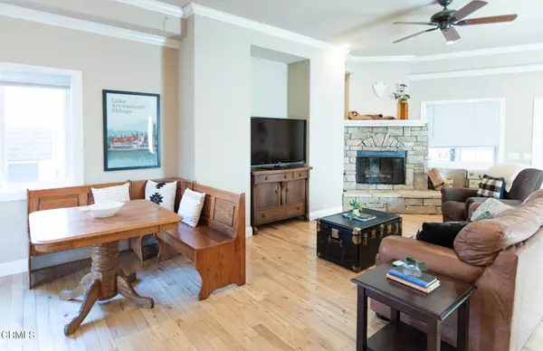 Lake Arrowhead, CA 92352,385 Spruce DR