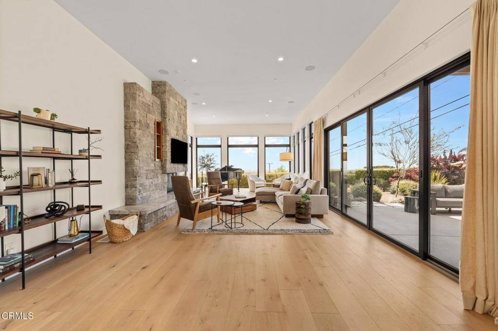 Ventura, CA 93003,887 Via Ondulando
