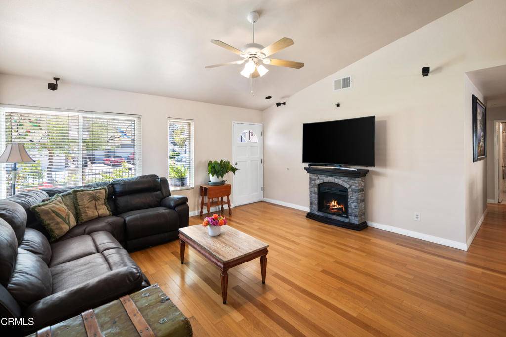 Valencia, CA 91354,27585 Pamplico DR