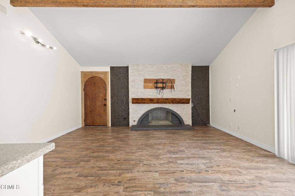 Oxnard, CA 93036,528 W Vineyard AVE
