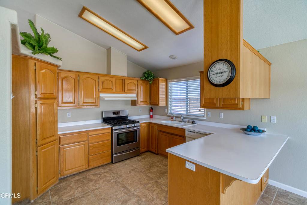 Canyon Country, CA 91351,27809 Blue Sky LN