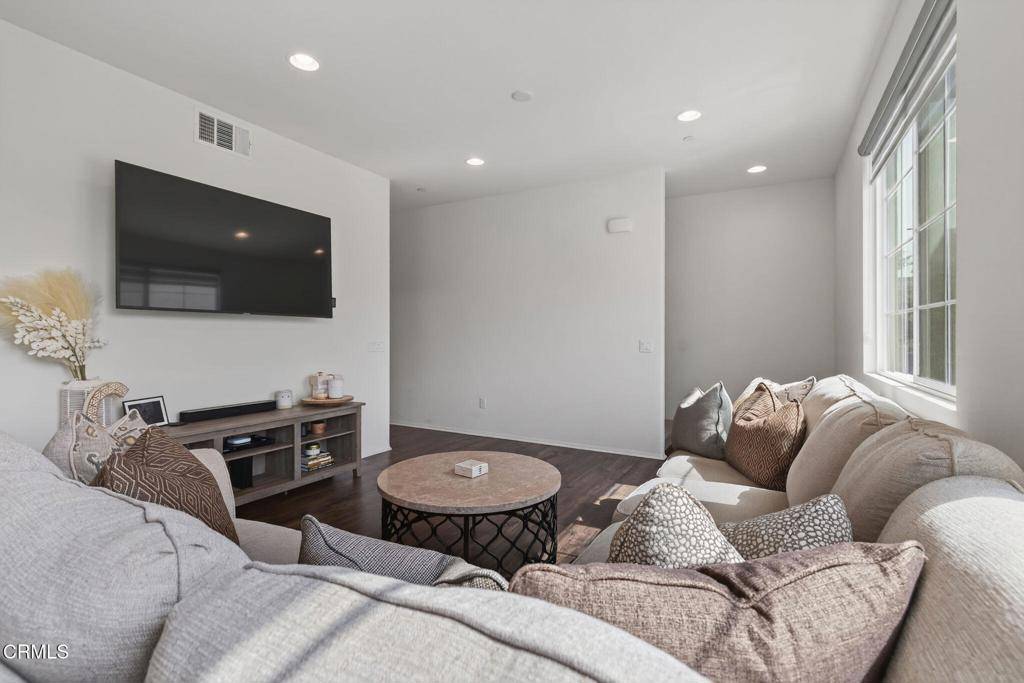 Camarillo, CA 93010,162 Sawbuck ST