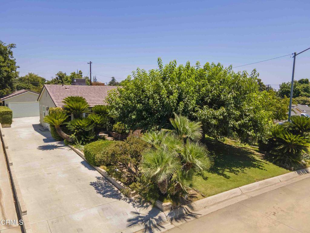 1817 Los Robles DR, Bakersfield, CA 93306