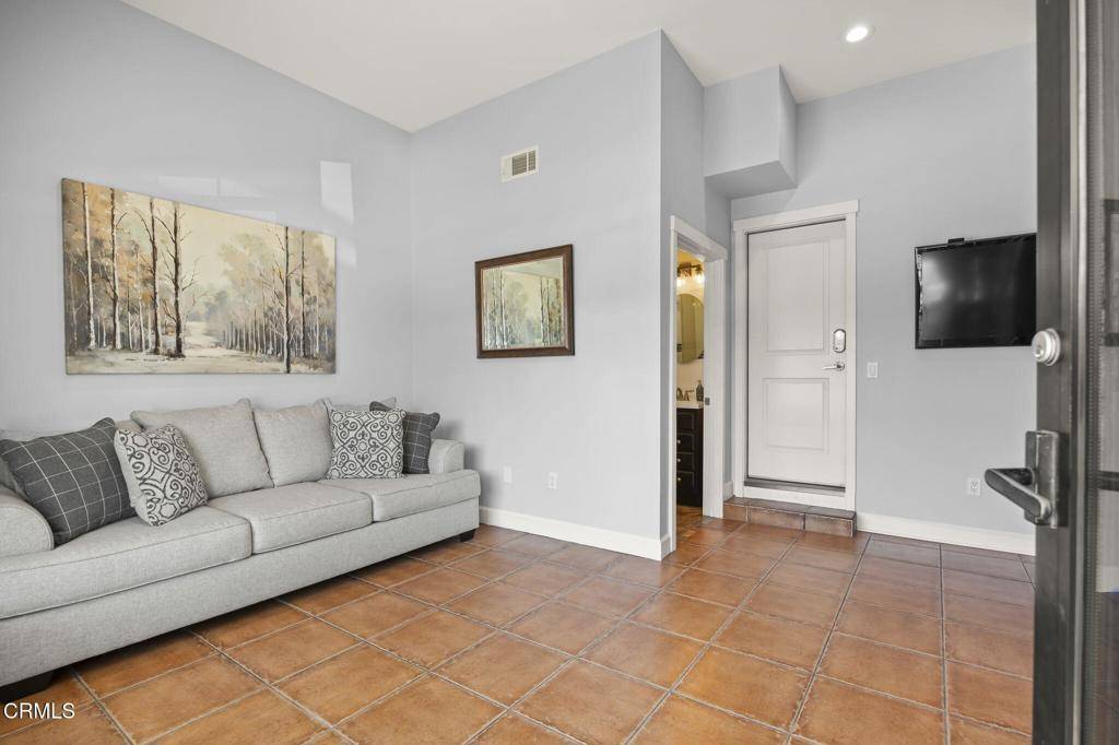 Ventura, CA 93001,793 E Santa Clara ST #10