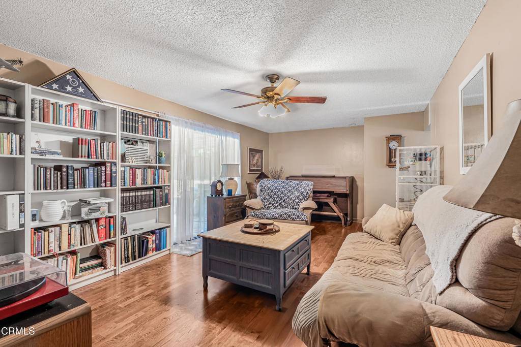 Thousand Oaks, CA 91360,1373 Calle Crisantemo