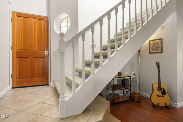 Saugus, CA 91390,28802 Raintree LN