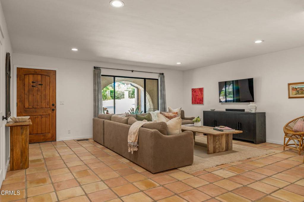 Ojai, CA 93023,518 S Ventura ST