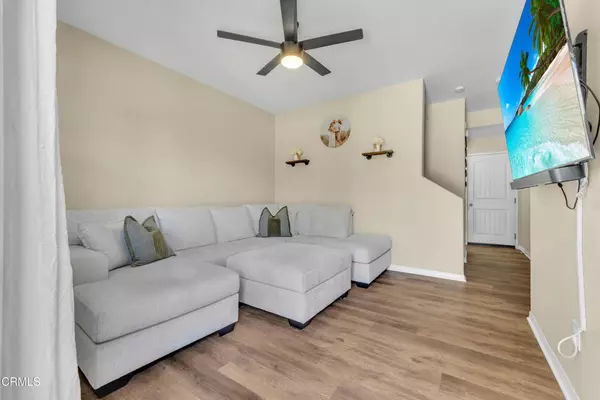 Oxnard, CA 93036,423 Green River ST