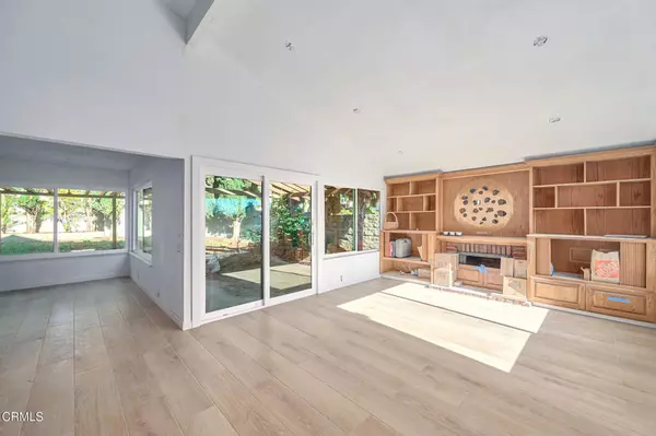 Thousand Oaks, CA 91362,2162 Shady Brook DR