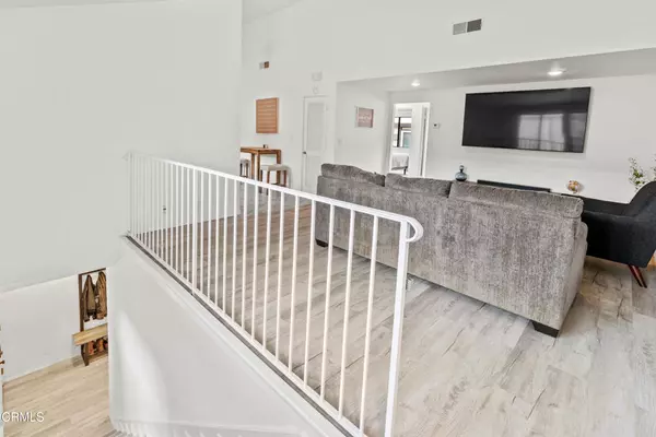 Agoura Hills, CA 91301,5321 Colodny DR #4