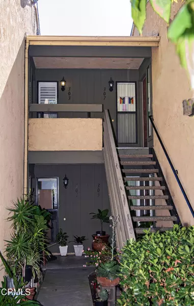 307 Oakwood ST, Ventura, CA 93001