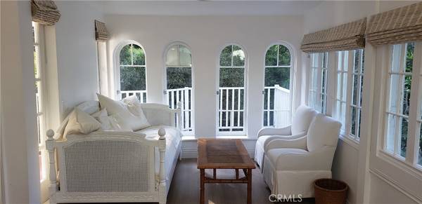 8216 Kirkwood DR, Hollywood Hills, CA 90046