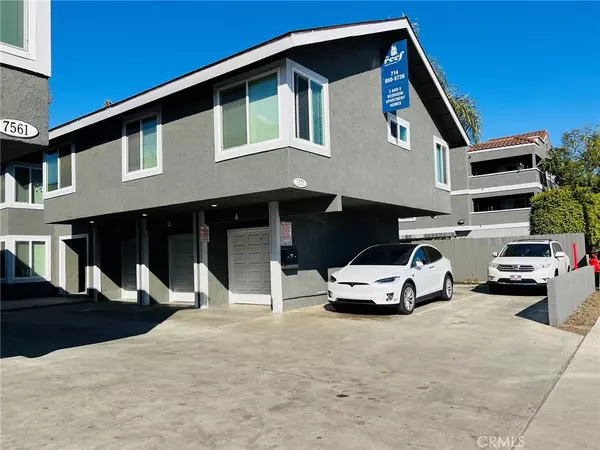 Huntington Beach, CA 92647,7561 7571 Warner AVE