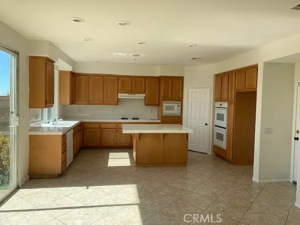 Fontana, CA 92336,16495 Medinah ST