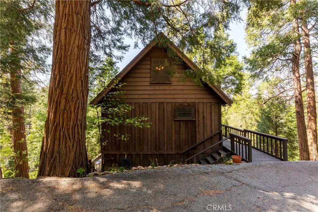 Crestline, CA 92325,24048 Cresta DR