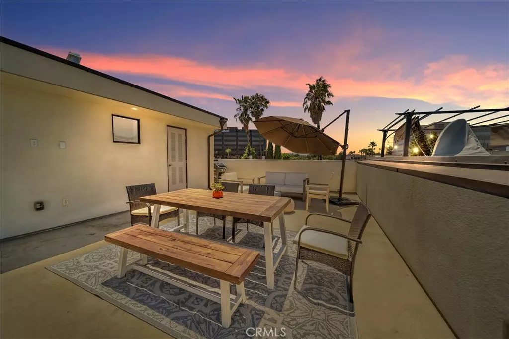 North Hollywood, CA 91602,4617 Riverton AVE