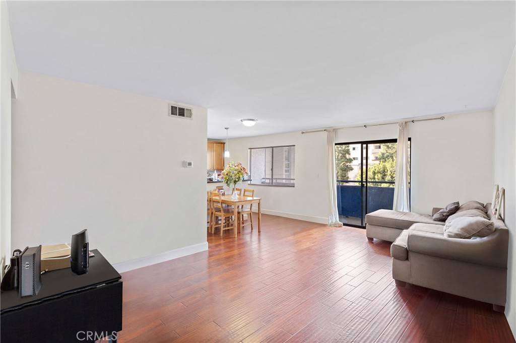 Los Angeles, CA 90024,10982 Roebling AVE #342
