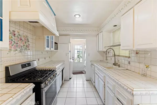 Van Nuys, CA 91406,6747 Jellico AVE