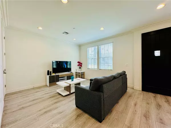 Pasadena, CA 91106,118 N allen AVE #5