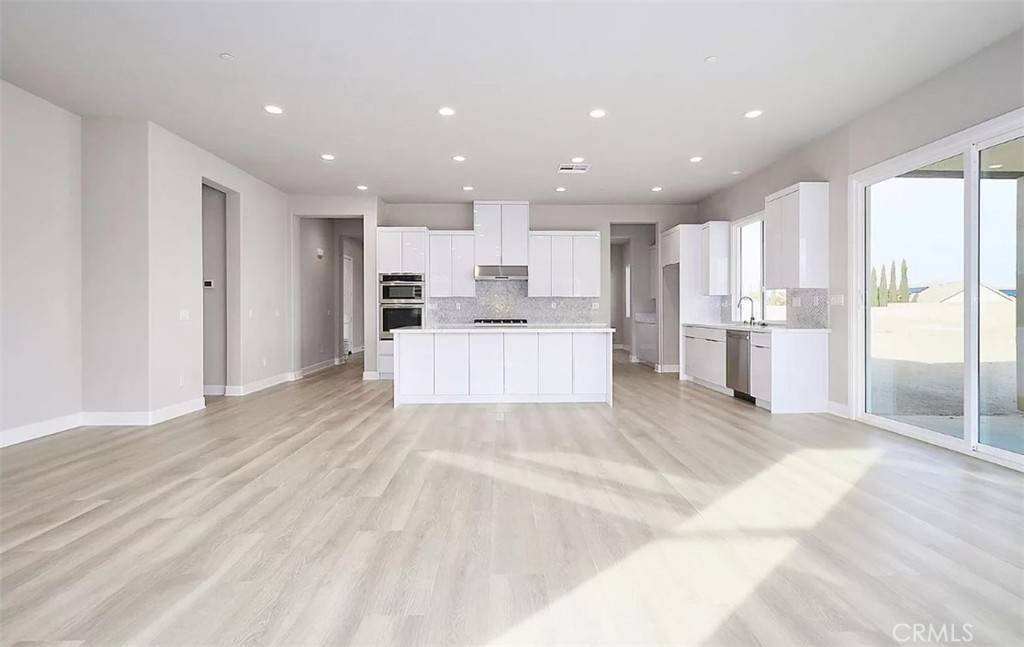 Apple Valley, CA 92308,12925 Davona Dale RD