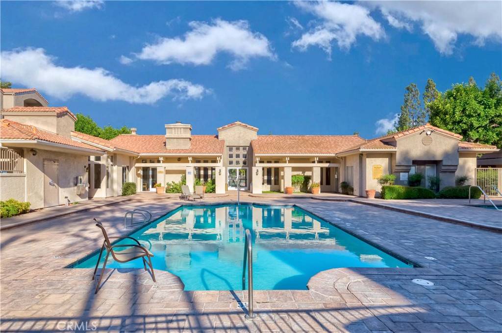 1020 La Terraza CIR #207,  Corona,  CA 92879