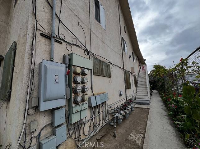 Los Angeles, CA 90007,150 W 33rd ST