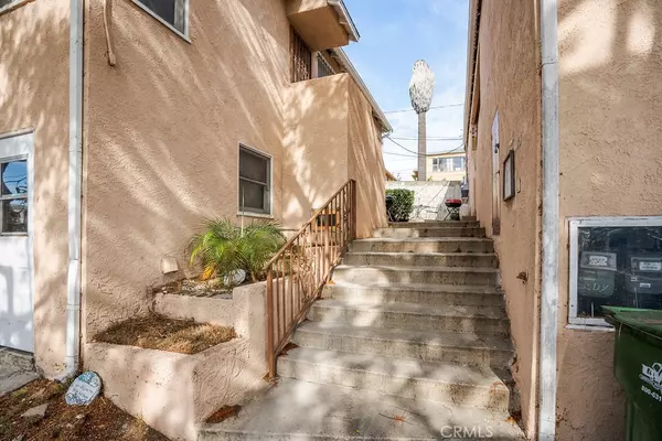 Windsor Hills, CA 90043,4479 W 61st ST