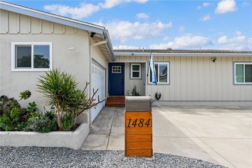 Fullerton, CA 92833,1484 W West AVE