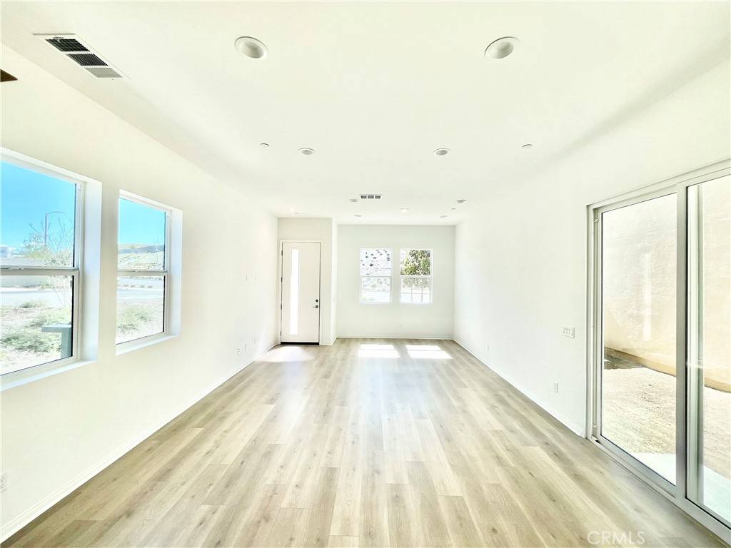 Valencia, CA 91381,27358 Hyland CT