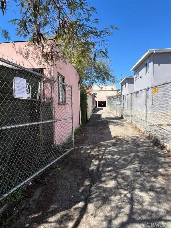 Los Angeles, CA 90065,3361 Fletcher Dr