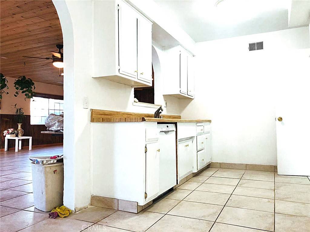 Bloomington, CA 92316,636 W Pomona AVE