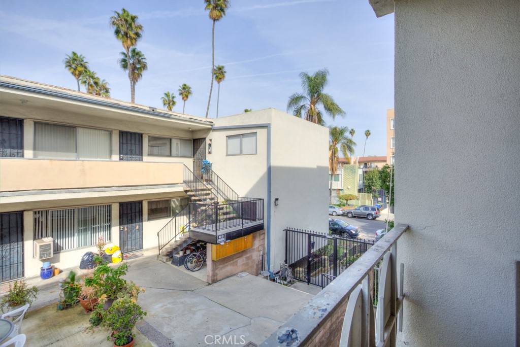 Los Angeles, CA 90020,4255 W 5th ST #204