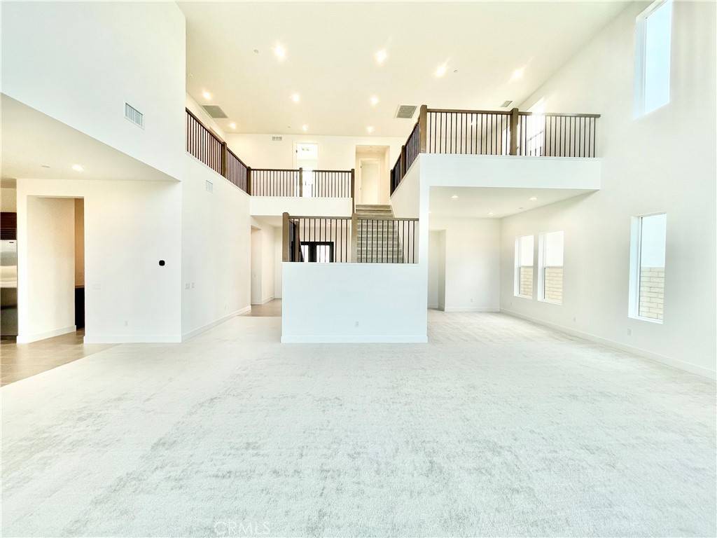 Valencia, CA 91381,27533 Elderberry DR