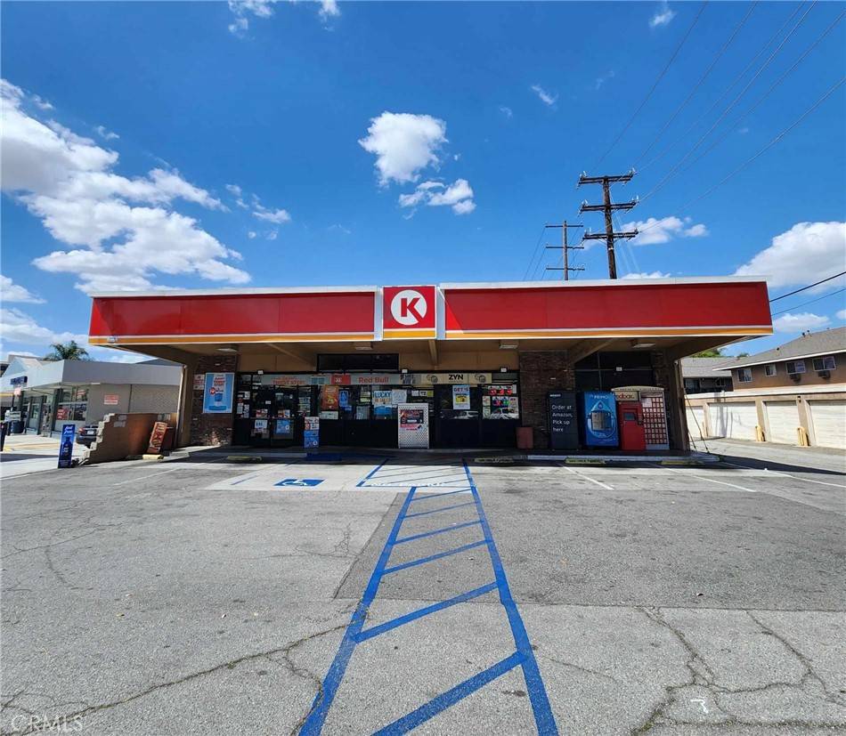 911 N Placentia AVE, Fullerton, CA 92831