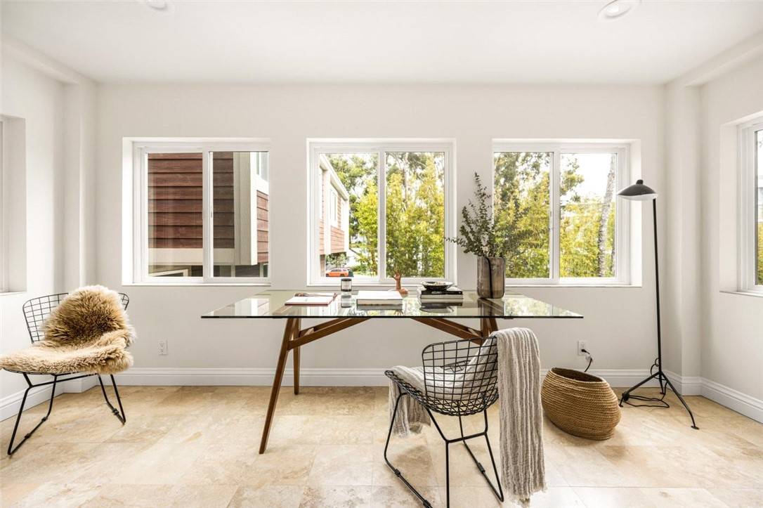 Marina Del Rey, CA 90292,4050 Via Dolce #241