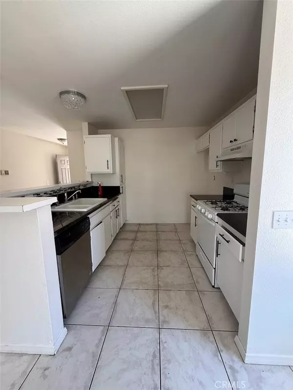 Adelanto, CA 92301,10434 Peach CT