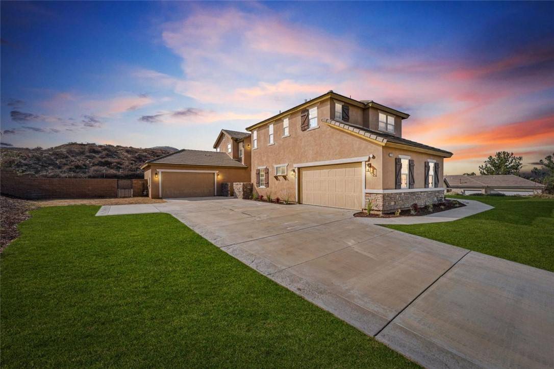 3040 Crystal Ridge LN, Colton, CA 92324