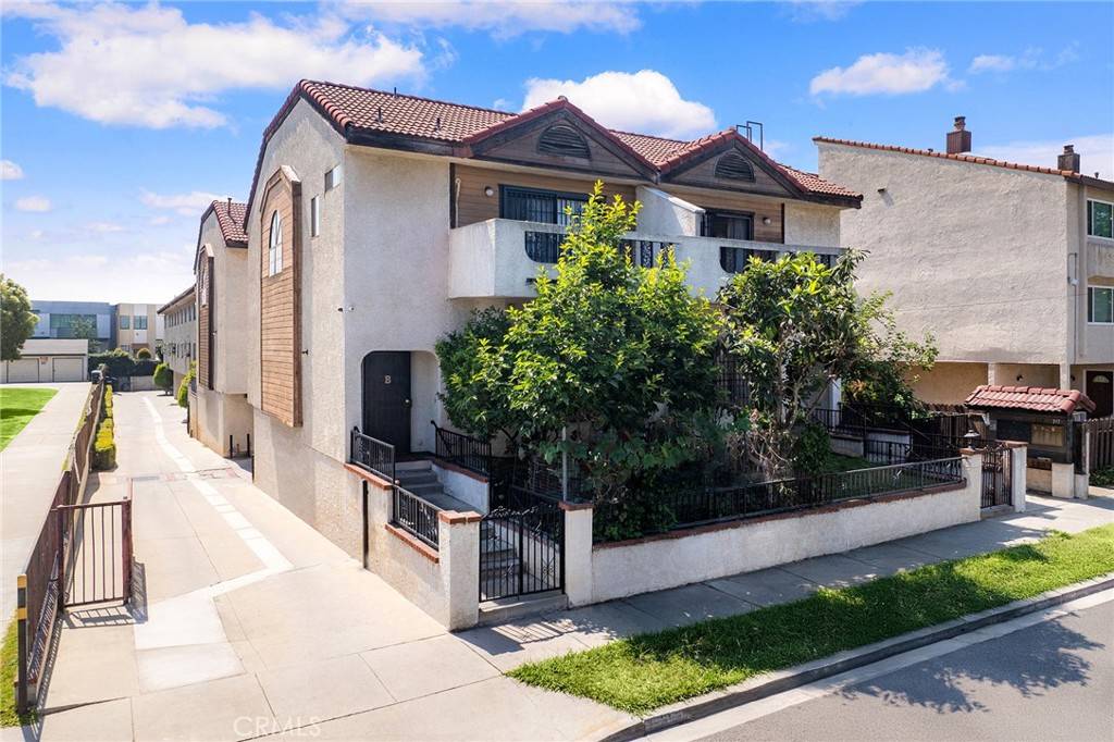 Monterey Park, CA 91755,321 N Lincoln AVE #B